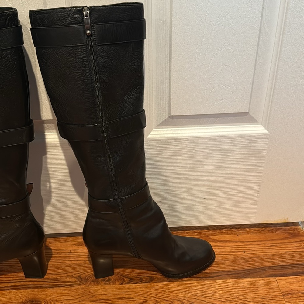 Black Via Spiga Boots. Zipper closure. - Picture 2 of 3